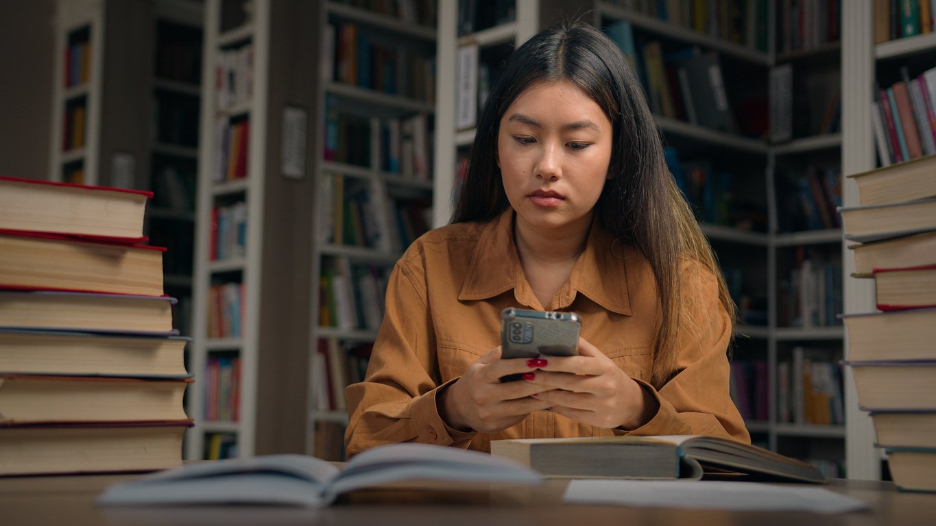 How Do Cellphones Affect Students in School?